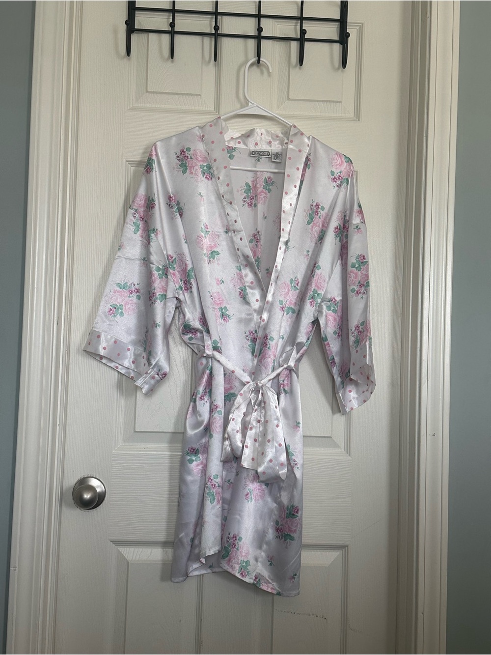 Vintage Floral Robe with polka dot Waist Tie - medium.  EUC.  Light Pink.